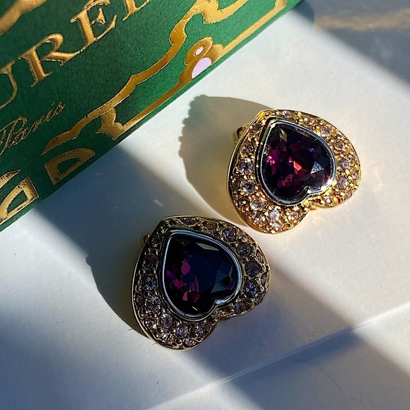 Swarovski tiny Purple Heart 💜 gold tone clip on earrings